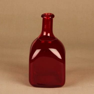 Riihimäen lasi taidelasipullo, rubiininpunainen, suunnittelija tuntematon,