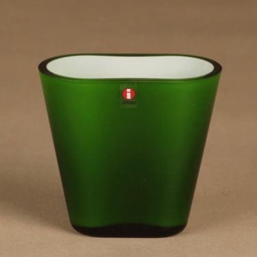 Iittala Evergreen maljakko, vihreä suunnittelija Heikki Orvola,