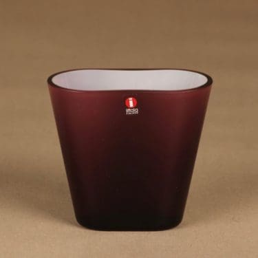 Iittala Evergreen maljakko, lila suunnittelija Heikki Orvola,