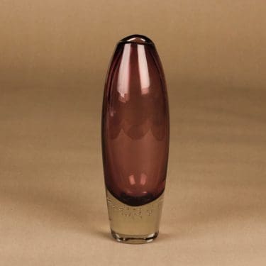 Riihimäen lasi Nimipäivä maljakko, signeerattu, suunnittelija Aimo Okkolin, signeerattu, Signeerattu Riihimäen Lasi Oy Aimo Okkolin