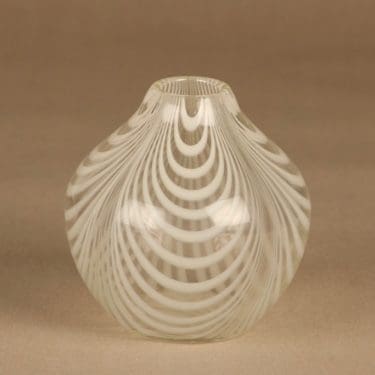 Kumela maljakko, filigraani, suunnittelija Maija Carlson, filigraani, Signeerattu