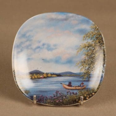 Arabia seinälautanen, Kesäinen Lappi, suunnittelija Anita Rantanen-Siemers, Kesäinen Lappi