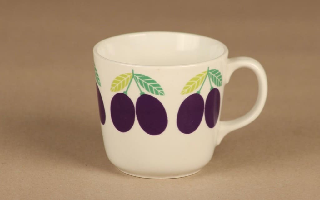 Arabia Pomona Luumu muki, 30 cl, suunnittelija Raija Uosikkinen, 30 cl