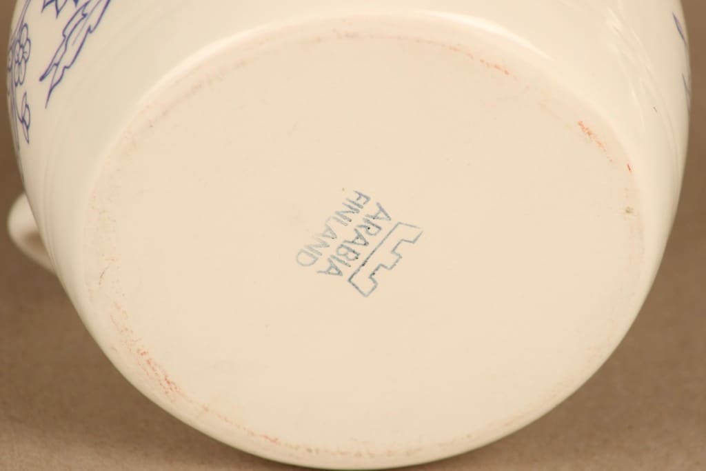 Arabia Sininen keittiö ruukku, valkoinen, sininen, suunnittelija Raija Uosikkinen, kukkakoriste kuva 2