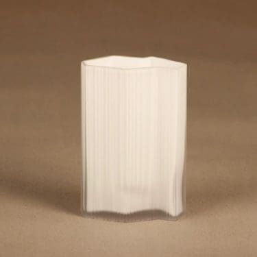 Iittala 2780 maljakko, muottiin kiinnipuhallettu ja himmennetty opaaliverholasi, suunnittelija Tapio Wirkkala, signeerattu