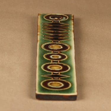 Arabia Ornamentti seinälaatta, käsinmaalattu, suunnittelija Annikki Hovisaari, käsinmaalattu