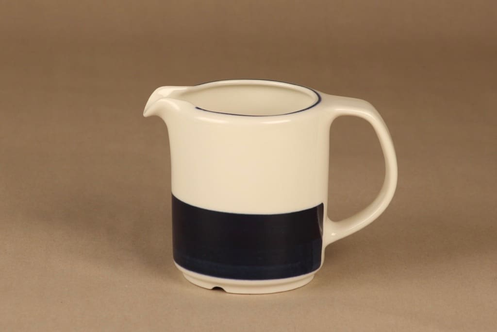 Arabia Kasino kaadin, sininen, valkoinen, suunnittelija Göran Bäck, raitakoriste