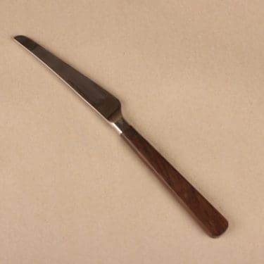 Hackman Lion de Luxe juustoveitsi, suunnittelija Bertel Gadberg,