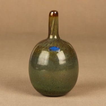 Nuutajärvi Mansikkapaikka taidelasipullo, Mansikkapaikka, suunnittelija Oiva Toikka, Mansikkapaikka, signeerattu