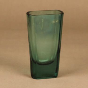 Karhula maljakko, turkoosinvihreä, suunnittelija Arttu Brummer,