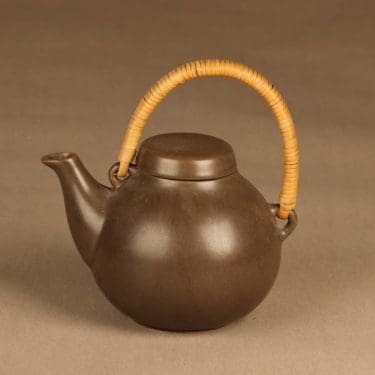 Arabia GA1 teekaadin, rottinkikahvalla, suunnittelija Ulla Procope, rottinkikahvalla