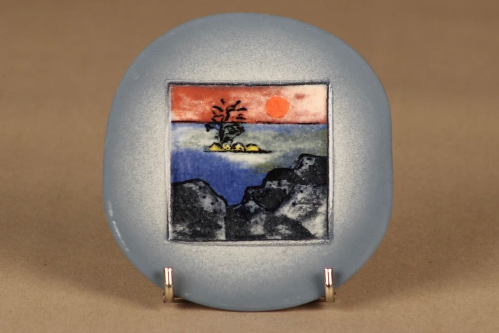 Arabia HLS seinälautanen, Merimaisema, suunnittelija Heljä Liukko-Sundström, Merimaisema, pieni, serikuva