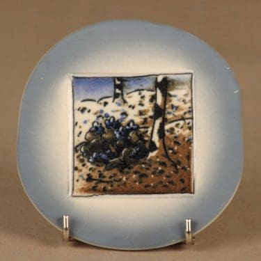 Arabia HLS seinälautanen, Kevät, suunnittelija Heljä Liukko-Sundström, Kevät, pieni, serikuva