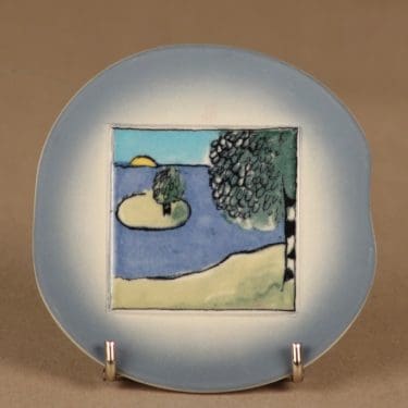 Arabia HLS seinälautanen, Kesä, suunnittelija Heljä Liukko-Sundström, Kesä , pieni, serikuva