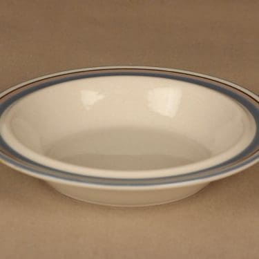 Arabia Uhtua lautanen, syvä, suunnittelija Inkeri Leivo, syvä, raitakoriste