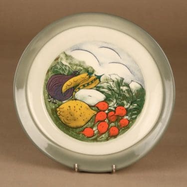 Arabia HLS lautanen, Salaatti syntyy, suunnittelija Heljä Liukko-Sundström, Salaatti syntyy