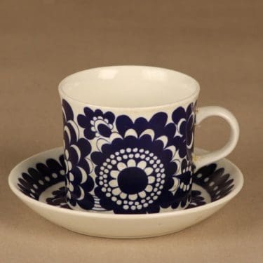 Arabia Arabia 100 vuotta muki ja lautanen, Arabia 100 v, suunnittelija Esteri Tomula, Arabia 100 v