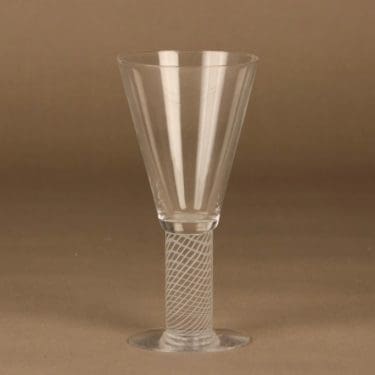 Nuutajärvi Filigran red wine glass designer Heikki Orvola