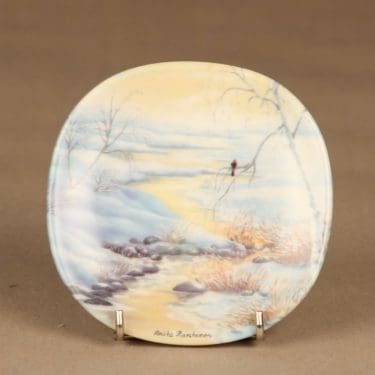 Arabia seinälautanen, Talven hiljaisuus saaristossa, suunnittelija Anita Rantanen-Siewers, Talven hiljaisuus saaristossa