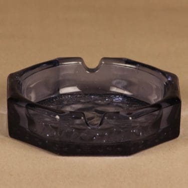 Riihimäen Lasi Stella Polaris tuhka-astia siniharmaa suunnittelija Nanny Still suunnittelija Nanny Still