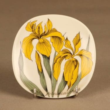 Arabia Botanica seinälautanen Keltainen kurjenmiekka suunnittelija Esteri Tomula