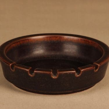 Arabia Ruska tuhka-astia suunnittelija Ulla Procope