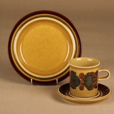 Arabia Otso coffee cup and plates (2) designer Raija Uosikkinen