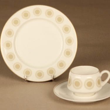 Arabia Bellis kahvikuppi ja lautaset(2), suunnittelija Olga Osol,