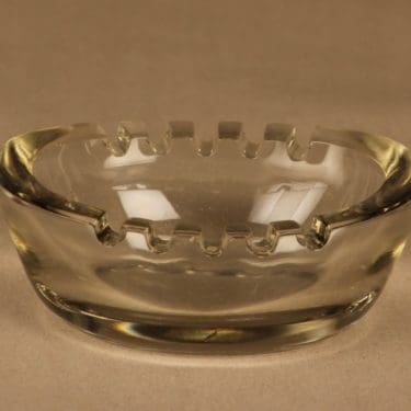 Nuutajärvi stadion tuhka-astia, kirkas, suunnittelija Saara Hopea,