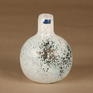 Nuutajärvi Tunturissa taidelasipullo, Rospuutto, suunnittelija Oiva Toikka, Rospuutto, signeerattu