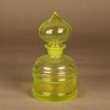 Riihimäen lasi Sulttaani karahvi, keltainen, suunnittelija Nanny Still,