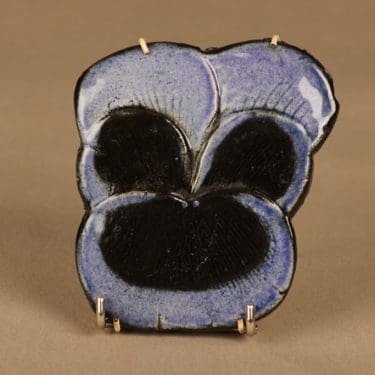 Arabia seinäkoriste, uniikki, suunnittelija Birger Kaipiainen, uniikki, orvokki, kukka