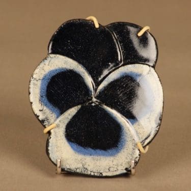 Arabia seinäkoriste, uniikki, suunnittelija Birger Kaipiainen, uniikki, orvokki, kukka