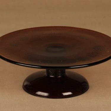 Nuutajärvi Miranda serving plate with feet designer Heikki Orvola
