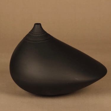 Rosenthal Pollo keramiikkaveistos, maljakko, suunnittelija Tapio Wirkkala, maljakko, mattalasite, pistekoristelu