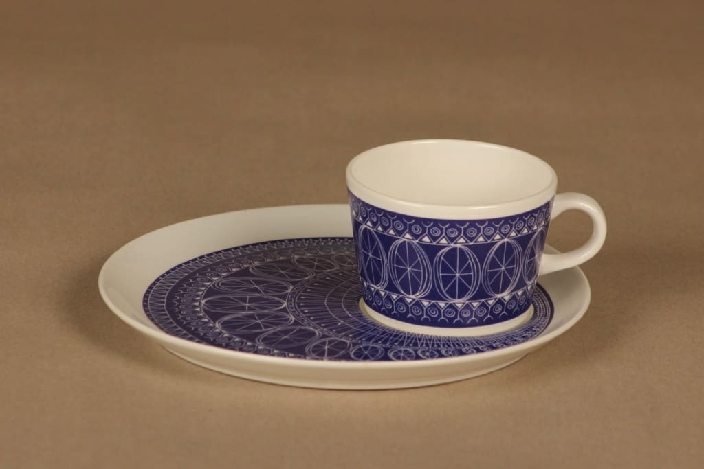 Arabia Susan Tv-setti, sininen, suunnittelija Gunvor Olin-Grönqvist, serikuva