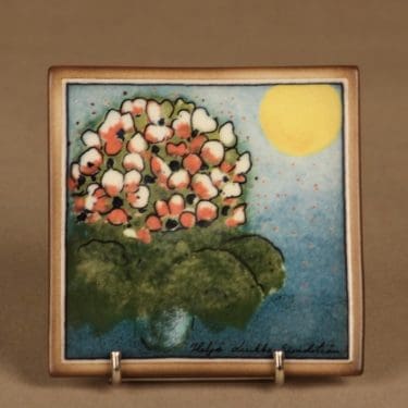 Arabia HLS seinälaatta, Onnistumisen ilo, suunnittelija Heljä Liukko-Sundström, Onnistumisen ilo, kukka, serikuva, tilaustyö