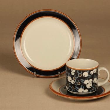 Arabia Taika teekuppi ja lautaset(2), suunnittelija Inkeri Seppälä, puhalluskoriste