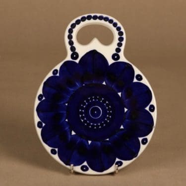 Arabia Valencia talouslevy, käsinmaalattu, suunnittelija Ulla Procope, käsinmaalattu, signeerattu