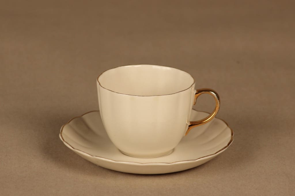 Arabia Kultakorva kahvikuppi ja lautaset(2), luonnonvalkoinen, kulta, suunnittelija , kullattu kuva 2