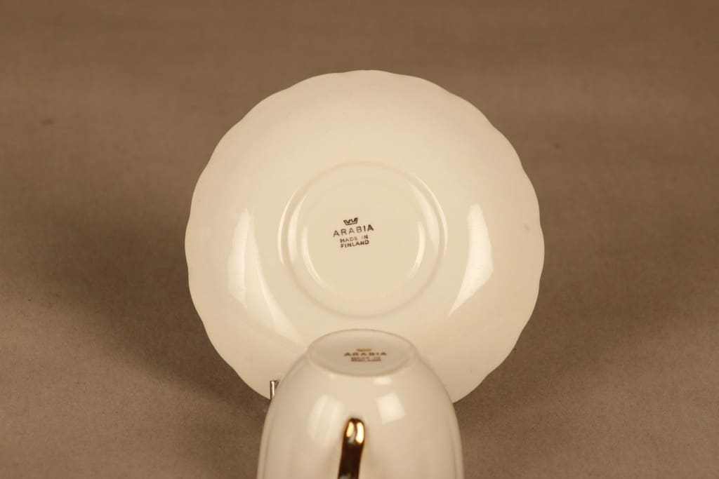 Arabia Kultakorva kahvikuppi ja lautaset(2), luonnonvalkoinen, kulta, suunnittelija , kullattu kuva 4