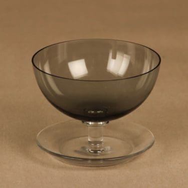 Nuutajärvi 1344 jäätelömalja, jalallinen, suunnittelija Saara Hopea, jalallinen