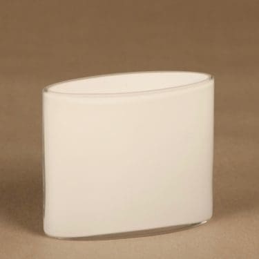 Iittala Ovalis maljakko, valkoinen, suunnittelija Tapio Wirkkala,