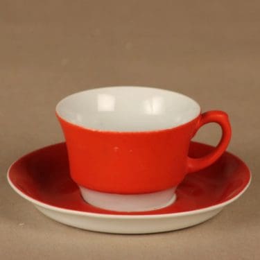 Arabia EP kahvikuppi ja lautanen, punainen, suunnittelija Greta-Lisa Jäderholm-Snellman,