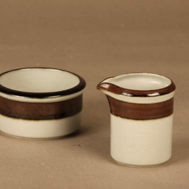 Arabia Karelia sokerikko ja kermakko, ruskea, valkoinen, suunnittelija Anja Jaatinen-Winquist, raitakoriste