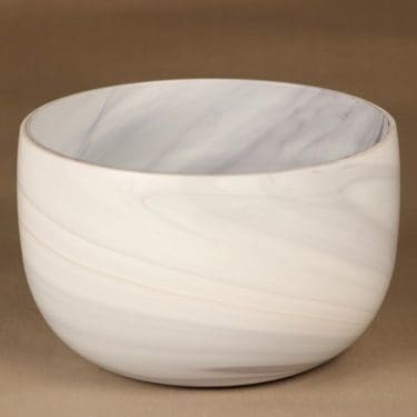 Nuutajärvi Pro Arte malja, musta, valkoinen, suunnittelija Kerttu Nurminen,