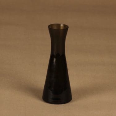 Nuutajärvi 1504 maljakko/dekantteri, oliivinvihreä, suunnittelija Kaj Franck,