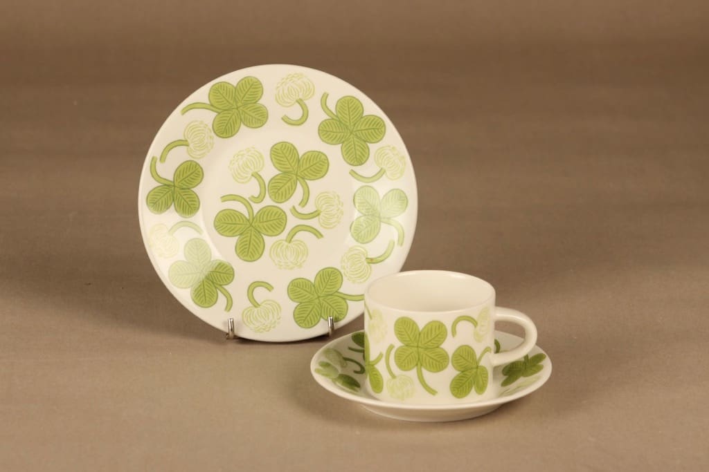 Arabia Apila kahvikuppi ja lautaset, vihreä, suunnittelija Birger Kaipiainen,