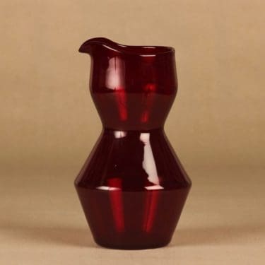 Riihimäen lasi SikSak kaadin, rubiininpunainen, suunnittelija Helena Tynell,