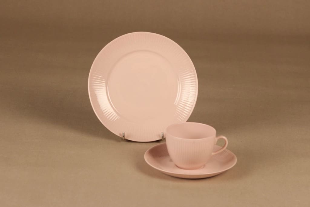 Arabia Sointu kahvikuppi ja lautaset(2), vaaleanpunainen, suunnittelija Kaj Franck,